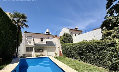 Casa en venta 6 ambientes con jardin y pileta