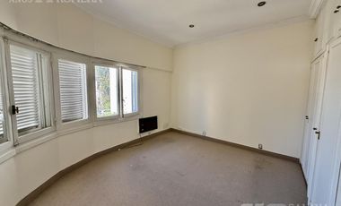 Casa en venta 6 ambientes con jardin y pileta