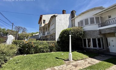 Casa en venta 6 ambientes con jardin y pileta