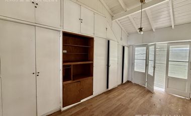 Casa en alquiler 6 ambientes con jardin y pileta