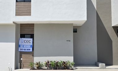 CASA EN VENTA 2 PLANTAS, 2 RECÁMARAS, 2.5 BAÑOS, COCHERA PARA 2 AUTOS.