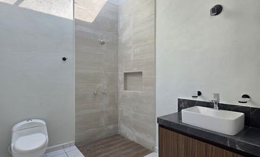 CASA EN VENTA 2 PLANTAS, 2 RECÁMARAS, 2.5 BAÑOS, COCHERA PARA 2 AUTOS.