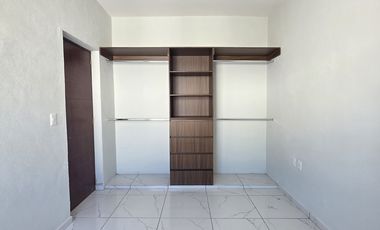 CASA EN VENTA 2 PLANTAS, 2 RECÁMARAS, 2.5 BAÑOS, COCHERA PARA 2 AUTOS.