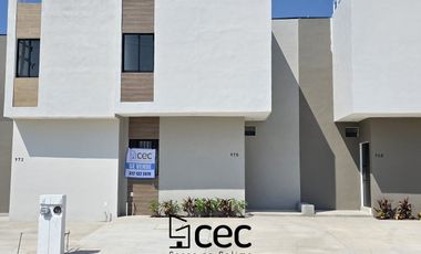 CASA EN VENTA 2 PLANTAS, 2 RECÁMARAS, 2.5 BAÑOS, COCHERA PARA 2 AUTOS.