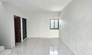 CASA EN VENTA 2 PLANTAS, 2 RECÁMARAS, 2.5 BAÑOS, COCHERA PARA 2 AUTOS.