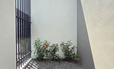 CASA EN VENTA DE 2 PLANTAS, 2 RECÁMARAS, 1.5 BAÑOS, COCHERA PARA 2 AUTOS
