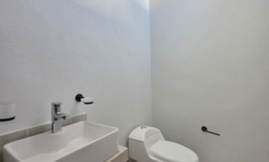 CASA EN VENTA DE 2 PLANTAS, 2 RECÁMARAS, 1.5 BAÑOS, COCHERA PARA 2 AUTOS