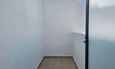 CASA EN VENTA DE 2 PLANTAS, 2 RECÁMARAS, 1.5 BAÑOS, COCHERA PARA 2 AUTOS