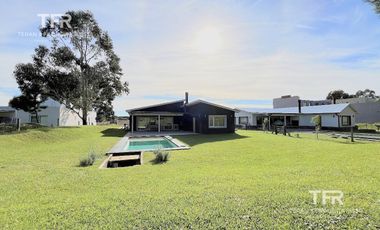 Venta en Ecuestre de Costa Esmeralda - Frente a la cancha de Polo