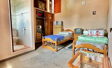 CASA APTO DOS FAMILIAS EN PH SOBRE LOTE DE 52 X 10, COCHERA, FONDO LIBRE CON PISCINA