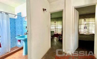 CASA APTO DOS FAMILIAS EN PH SOBRE LOTE DE 52 X 10, COCHERA, FONDO LIBRE CON PISCINA