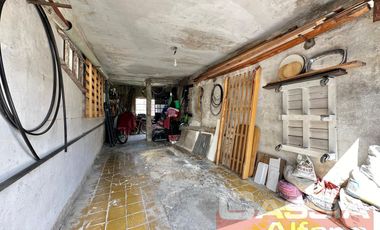CASA APTO DOS FAMILIAS EN PH SOBRE LOTE DE 52 X 10, COCHERA, FONDO LIBRE CON PISCINA