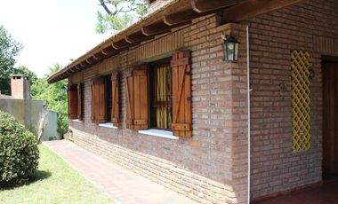 Casa en venta - 1 Dormitorio 1 Baño - 90Mts2 - Villa Gesell