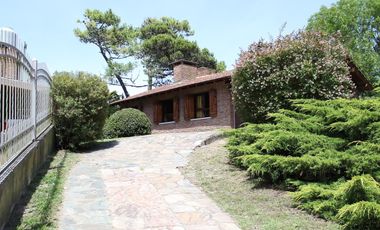Casa en venta - 1 Dormitorio 1 Baño - 90Mts2 - Villa Gesell