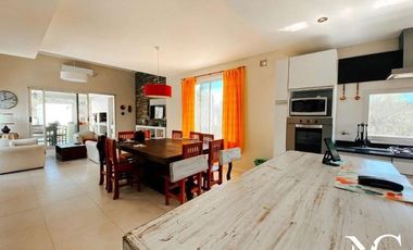 Casa en venta en Costa Esmeralda 4 dormitorios