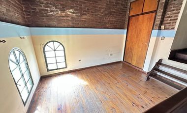 chalet de 5 dormitorios en Barrio Parque Bernal