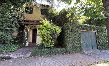 chalet de 5 dormitorios en Barrio Parque Bernal