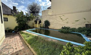 chalet de 5 dormitorios en Barrio Parque Bernal