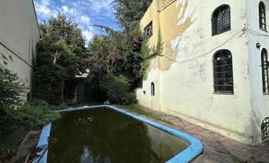 chalet de 5 dormitorios en Barrio Parque Bernal