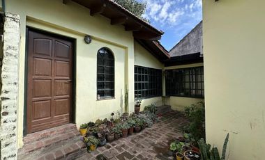 chalet de 5 dormitorios en Barrio Parque Bernal