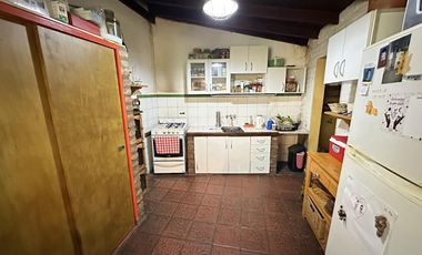 chalet de 5 dormitorios en Barrio Parque Bernal