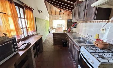 chalet de 5 dormitorios en Barrio Parque Bernal