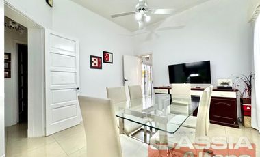 CASA DOS PLANTAS 3 AMBIENTES CON GARAGE, QUINCHO, TERRAZA Y PATIOS IMPECABLE!