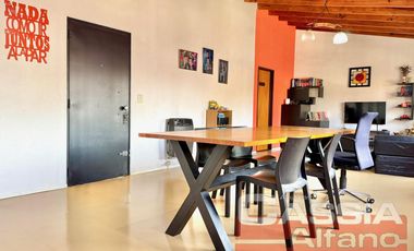 CASA DOS PLANTAS 3 AMBIENTES CON GARAGE, QUINCHO, TERRAZA Y PATIOS IMPECABLE!