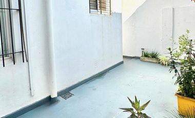 CASA DOS PLANTAS 3 AMBIENTES CON GARAGE, QUINCHO, TERRAZA Y PATIOS IMPECABLE!