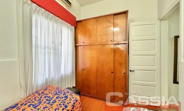 CASA DOS PLANTAS 3 AMBIENTES CON GARAGE, QUINCHO, TERRAZA Y PATIOS IMPECABLE!