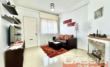 CASA DOS PLANTAS 3 AMBIENTES CON GARAGE, QUINCHO, TERRAZA Y PATIOS IMPECABLE!