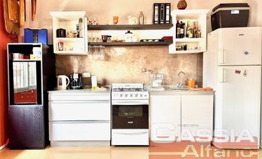 CASA DOS PLANTAS 3 AMBIENTES CON GARAGE, QUINCHO, TERRAZA Y PATIOS IMPECABLE!