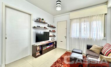 CASA DOS PLANTAS 3 AMBIENTES CON GARAGE, QUINCHO, TERRAZA Y PATIOS IMPECABLE!