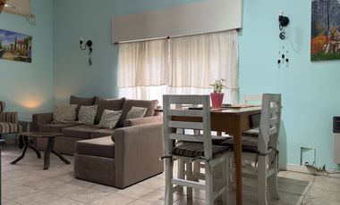 Venta Casa  Escobar Garin  Centro 5 ambientes 4 dormitorios Jardin garage quincho