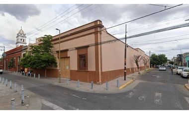 VENTA DE EDIFICIO COMO TERRENO COMERCIAL EN EL CENTRO DE GUADALAJARA, JALISCO.