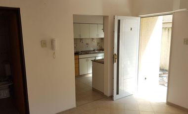 MUY LINDO DUPLEX CON COCHERA CUBIERTA!!! Reconquista 571, Mte. Grande.-
