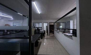 BODEGA COMERCIAL CON OFICINA EN VENTA EN COL. DEL MAESTRO