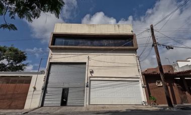 BODEGA COMERCIAL CON OFICINA EN VENTA EN COL. DEL MAESTRO