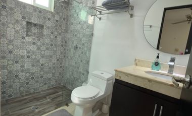 CASA EN VENTA MERIDA, FRACC. ALGARROBOS RESIDENCIAL, ENTREGA INMEDIATA.