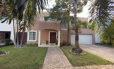 CASA EN VENTA MERIDA, FRACC. ALGARROBOS RESIDENCIAL, ENTREGA INMEDIATA.