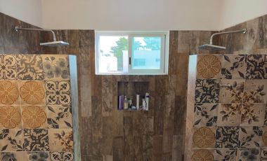 CASA EN VENTA MERIDA, FRACC. ALGARROBOS RESIDENCIAL, ENTREGA INMEDIATA.