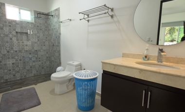 CASA EN VENTA MERIDA, FRACC. ALGARROBOS RESIDENCIAL, ENTREGA INMEDIATA.