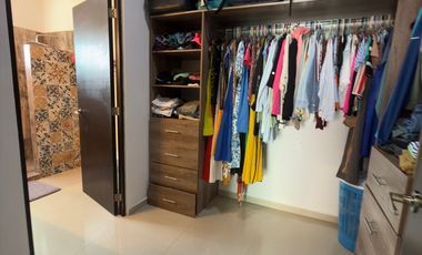 CASA EN VENTA MERIDA, FRACC. ALGARROBOS RESIDENCIAL, ENTREGA INMEDIATA.