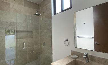 CASA EN RENTA MERIDA, CONKAL, PRIVADA MONTEVERDE, ENTREGA INMEDIATA.