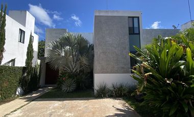 CASA EN RENTA MERIDA, CONKAL, PRIVADA MONTEVERDE, ENTREGA INMEDIATA.