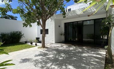 CASA EN RENTA MERIDA, CONKAL, PRIVADA MONTEVERDE, ENTREGA INMEDIATA.