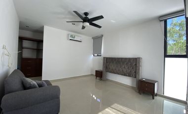 CASA EN RENTA MERIDA, CONKAL, PRIVADA MONTEVERDE, ENTREGA INMEDIATA.