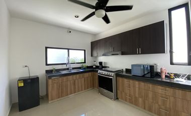 CASA EN RENTA MERIDA, CONKAL, PRIVADA MONTEVERDE, ENTREGA INMEDIATA.