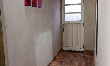 Vende Casa 2 dormitorios en Centenario -Barrio Sarmiento