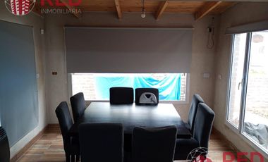 Vende Casa 2 dormitorios en Centenario -Barrio Sarmiento